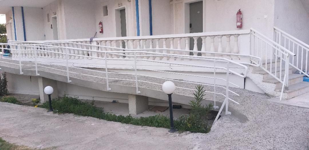 Hotel Paraktio Nea Kallikrateia ภายนอก รูปภาพ