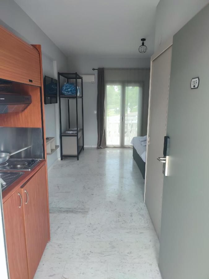 Hotel Paraktio Nea Kallikrateia ภายนอก รูปภาพ